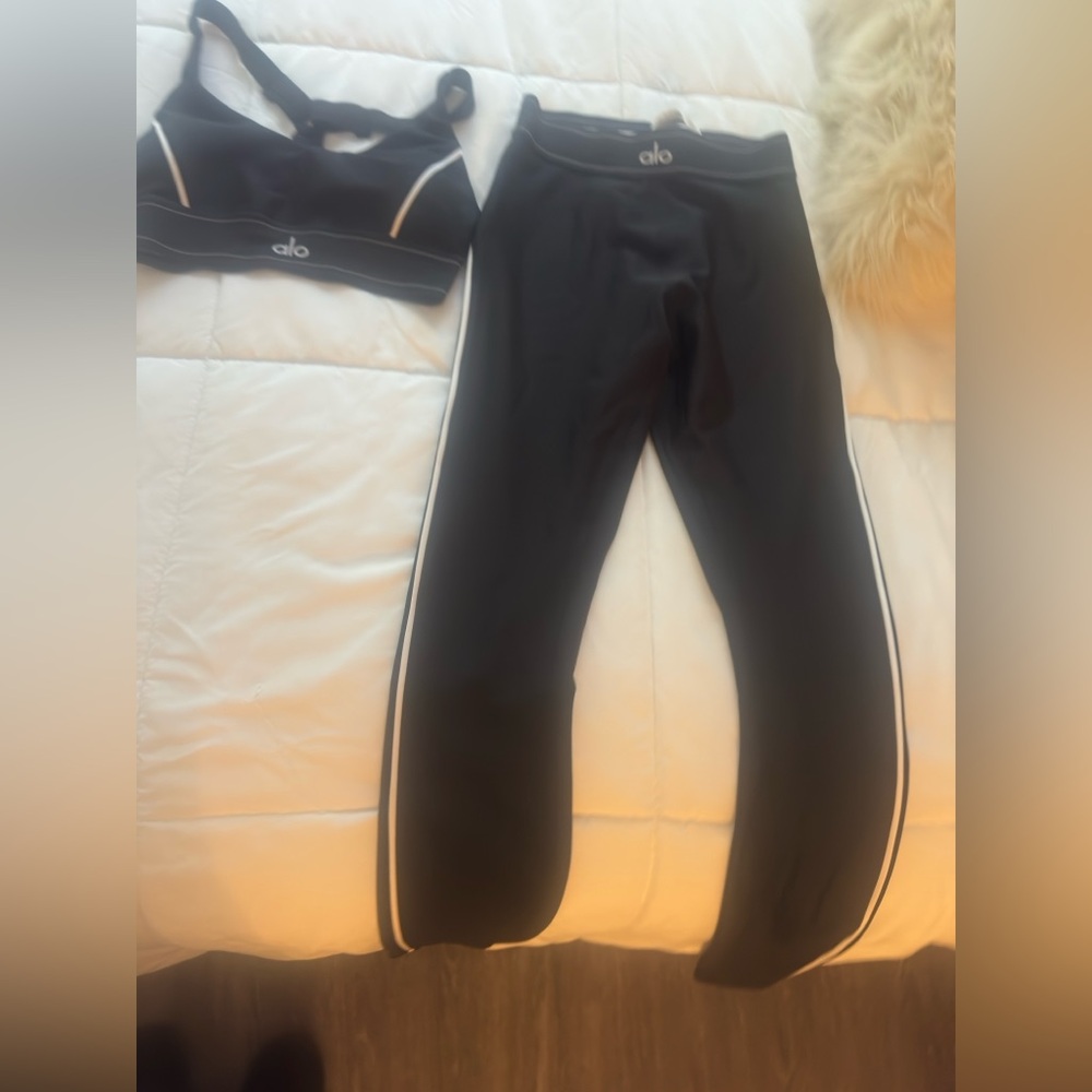 ALO Yoga Black Leggings with White Trim size small pants and top